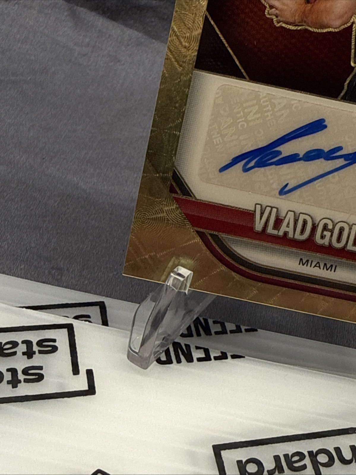 2025 Prizm NBA Vlad Goldin Gold Vinyl Auto SSP /5 Rookie Auto RC AU Heat view 4