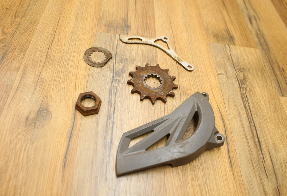 Yamaha YZ450 YZ 450 F 2007 07 piñón con protector interior y exterior con tuerca Foto 3 de 4