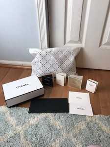 Chanel Bolsón Bolso de ropa y caja pequeña muchos más | eBay