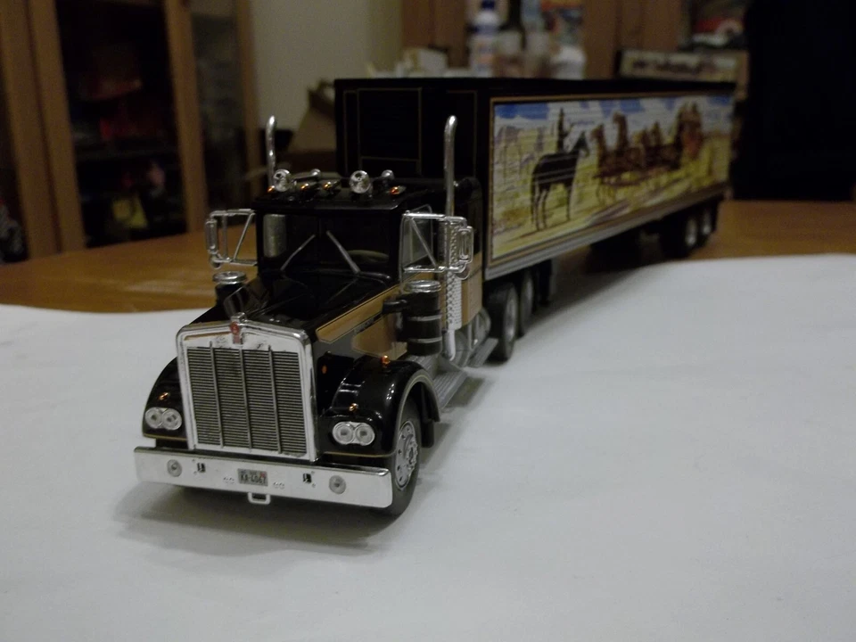 Altaya - American Trucks - Kenworth - Smokey and the Bandit Truck - 1/43 Scale - Image 3 of 4