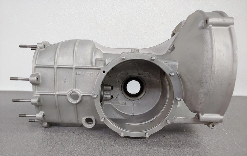 BONITA CARCASA CAMPANA CAJA TRANSMISIÓN PORSCHE912 USADA 902/01 1081938 15/68 #11 Foto 4 de 4