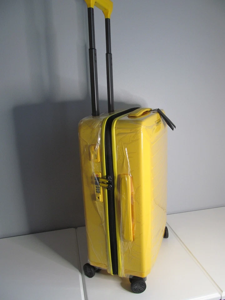 Porsche 911- Racing Yellow-Milano, Italy 22" Carry-on Luggage, TSA Lock-USB-NEW - Image 4 of 4