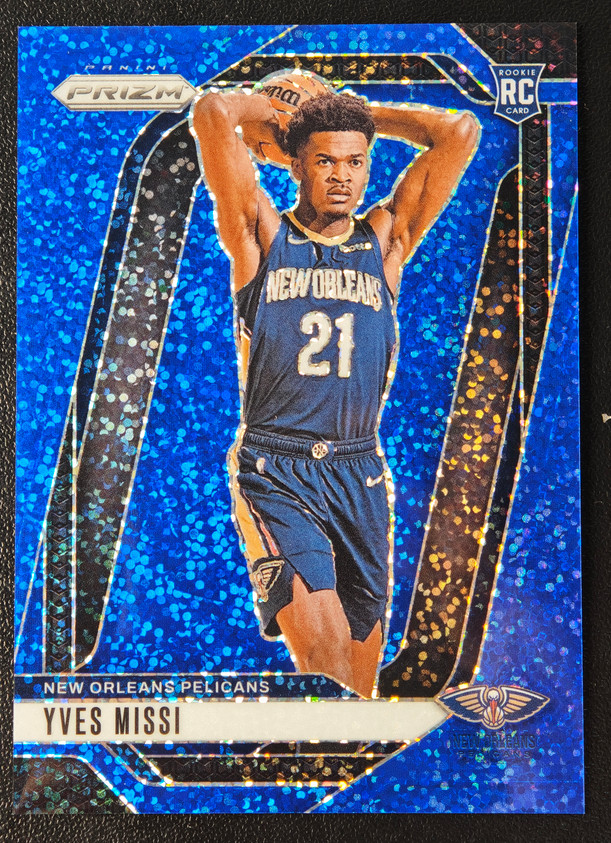 Yves Missi 2024-25 Panini Prizm 076/144 Blue Sparkle RC Pelicans #233