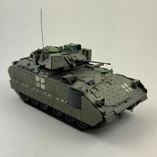 Built 1/35 Scale Ukrainian Tank IFV M3A3 Bradley Tamiya, Hand Painted Tank Model