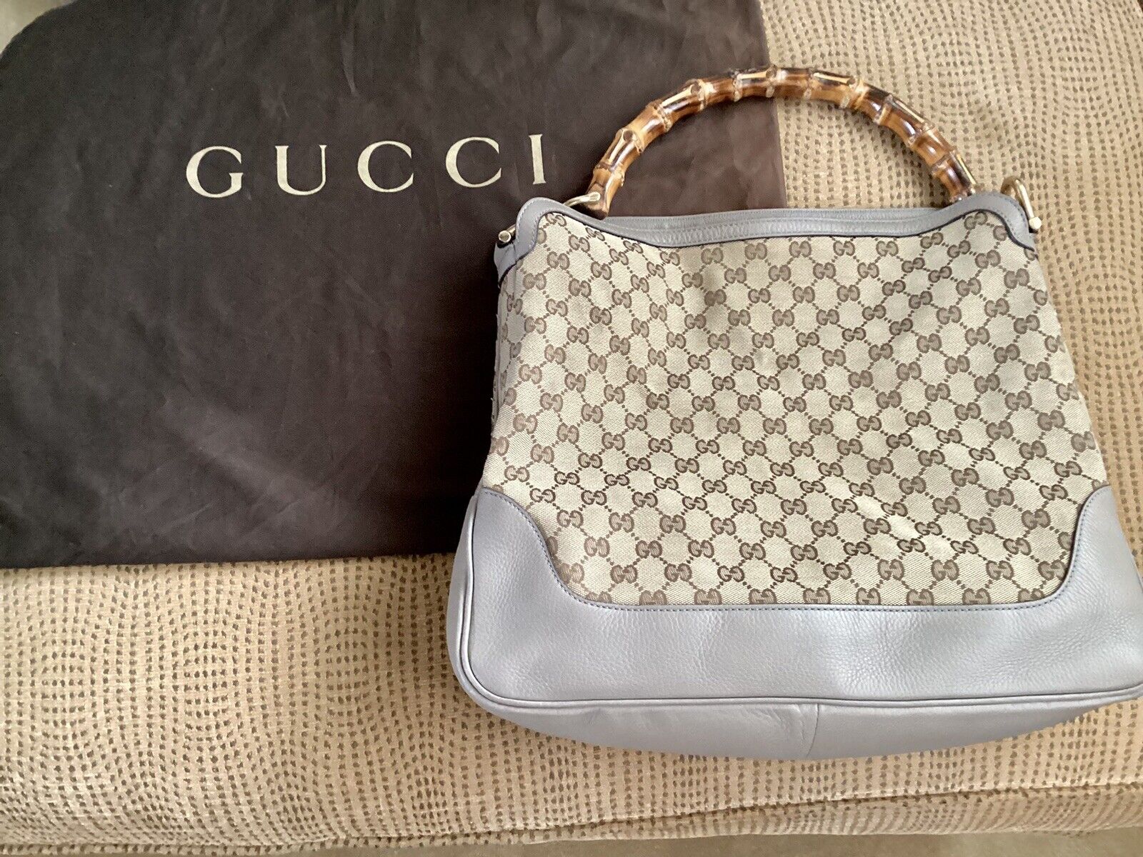 Bolsa Gucci Bamboo Bege c/ Detalhes Dourados – Peguei Bode