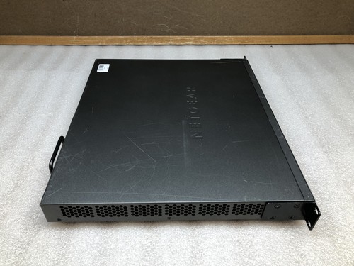NetGear ProSafe GSM7328S V2H1 24-portowy przełącznik sieciowy 1Gbe Ethernet 4xSFP - Zdjęcie 4 z 9
