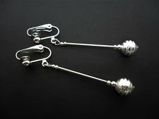 A PAIR OF PRETTY TIBETAN SILVER LONG DANGLY CLIP ON EARRINGS. NEW.