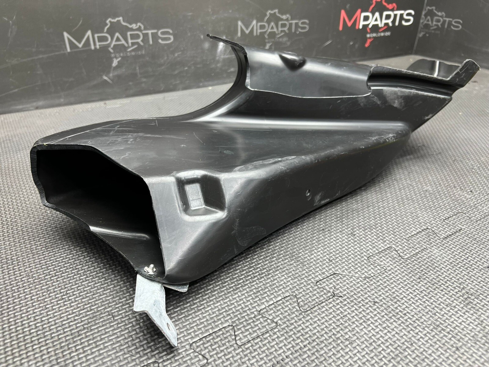 FERRARI 458 ITALIA DRVIER LH UPPER AIR DUCT P/N 82745800