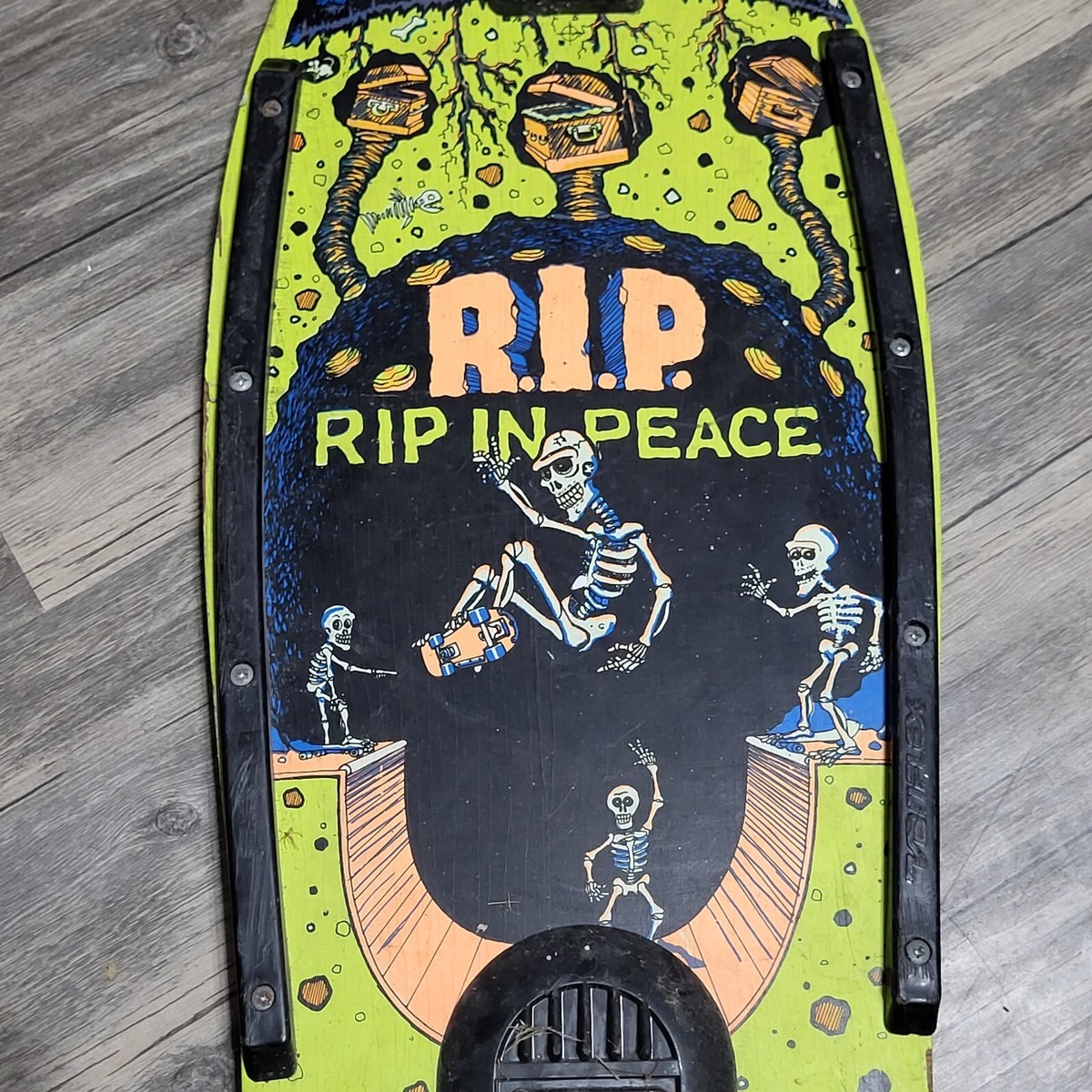 Variflex Skateboard RIP Skeleton Casket Graveyard Halfpipe Vintage