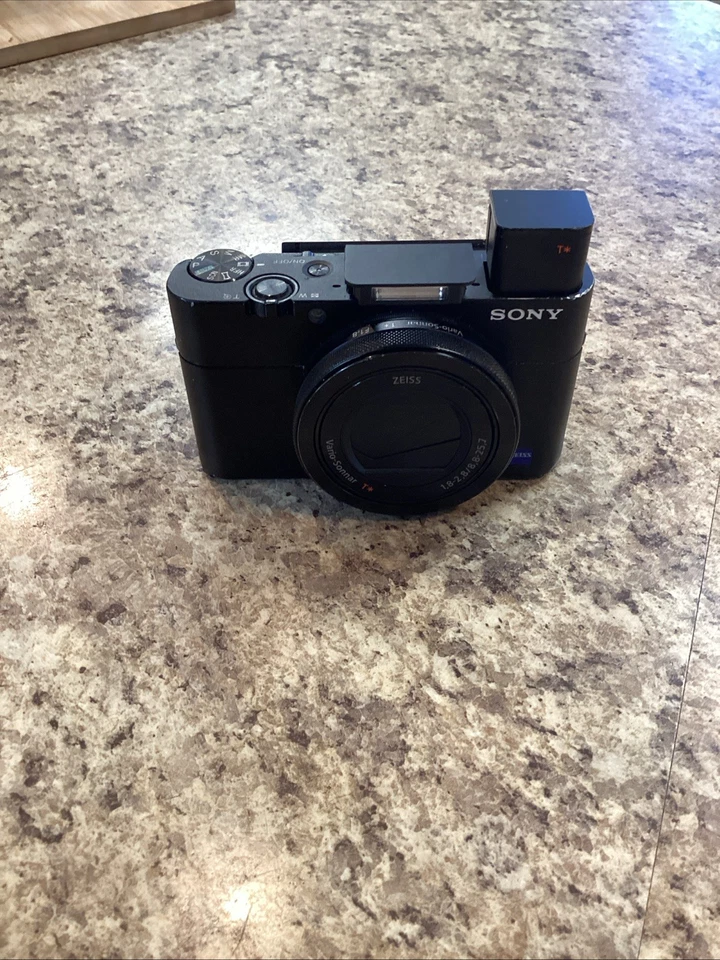 Sony Cyber-shot DSC-RX100 V M5 20.1MP 4K Digital Camera Exmor R5 !!READ!! - Image 4 of 4