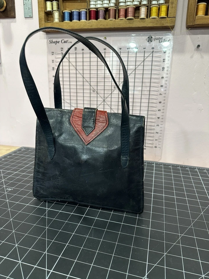 Vintage Mod Black and Red Leather Purse Handbag 1960's - Image 3 of 4