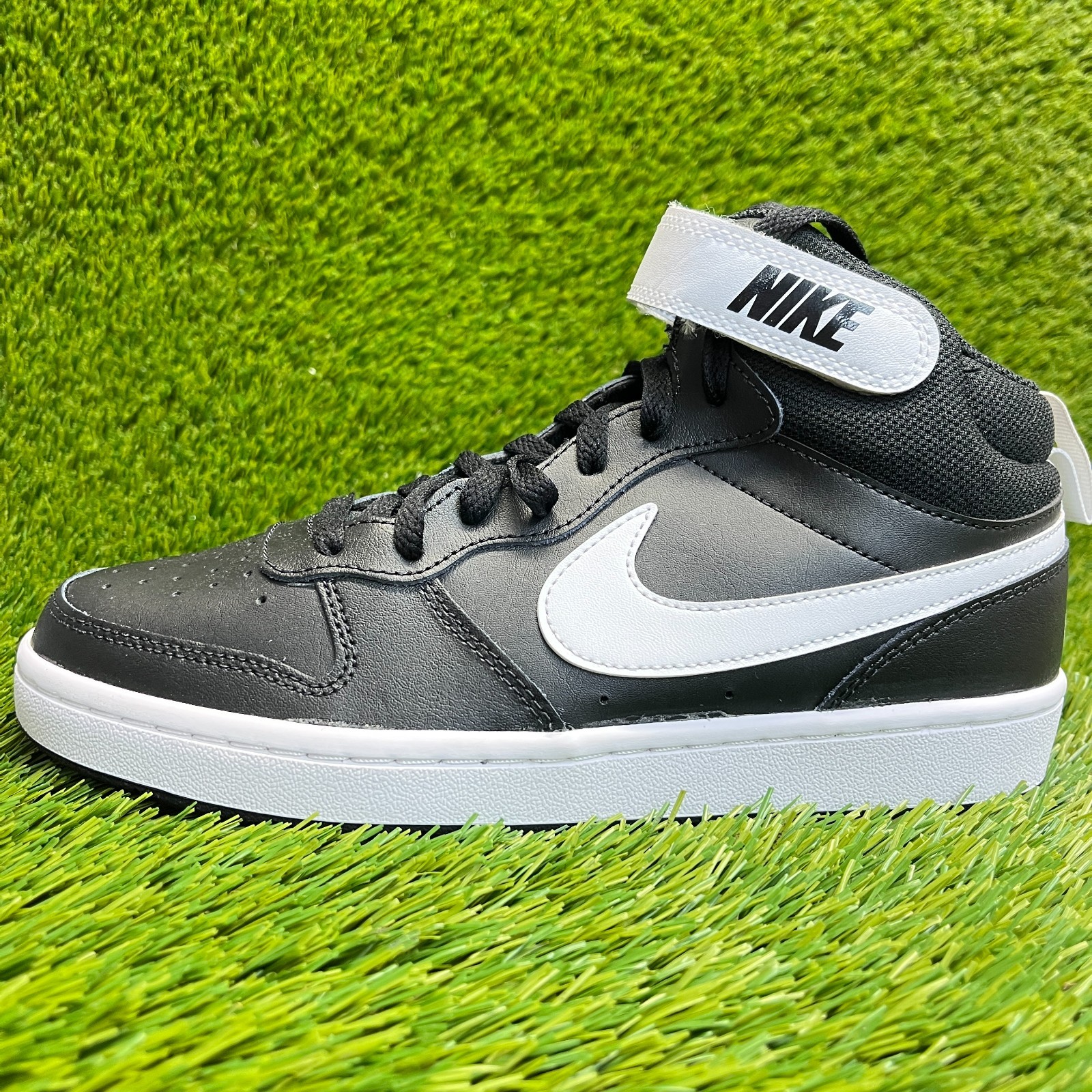 Nike Court Borough Mid 2 Boys Size 7Y Black White Athletic Leather Shoes Sneaker thumbnail 3