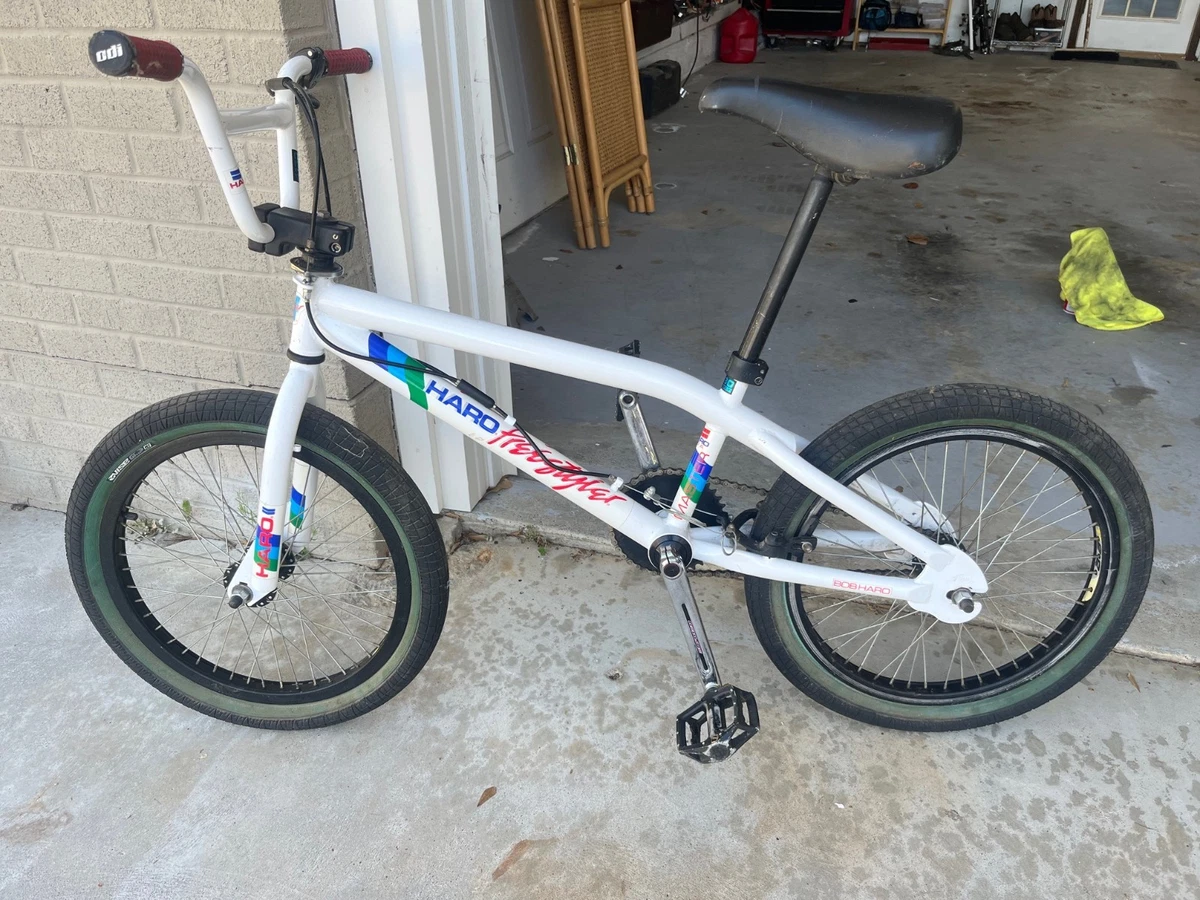 Pneu Haro Pour BMX Freestyle 20 Pouces - Rouge, Caoutchouc, Occasion