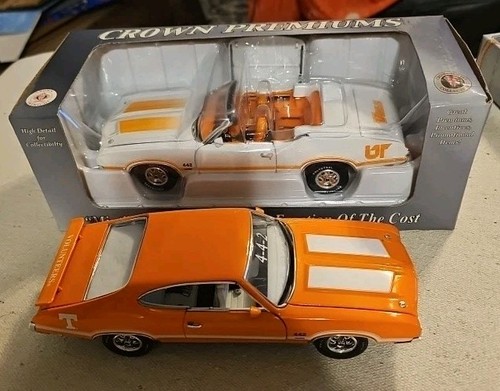 1:24 Crown Premiums 1971 Olds Cutlass 442 W-30 University Tennessee Volunteers