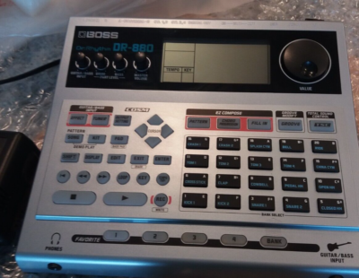 BOSS DR-880 リズムマシン、ギターベース Amazon.com: Boss DR-880 Dr. Rhythm Drum Machine : Musical Instruments