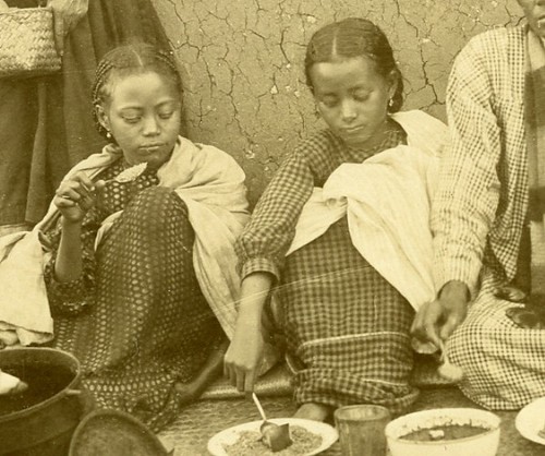 Madagascar Family Dinner Old Photo Ramahandry 1910' - Picture 2 of 3