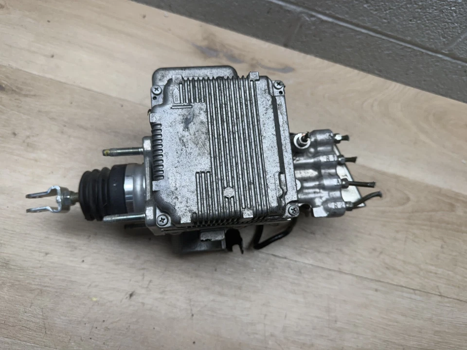 TOYOTA PRIUS HYBRID OEM 20102015 ABS BRAKE PUMP SYSTEM ANTI LOCK BOOSTER G2U Foto 4 de 4