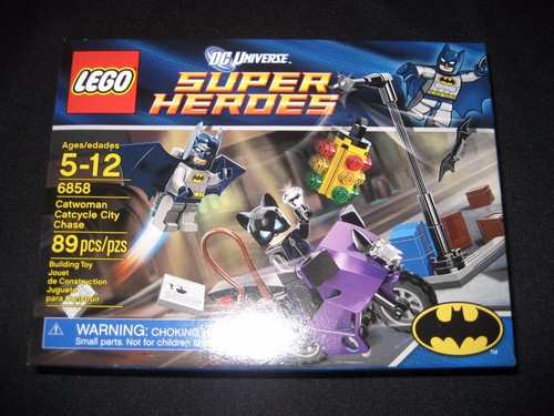 LEGO Catwoman Catcycle City Chase 6858 
