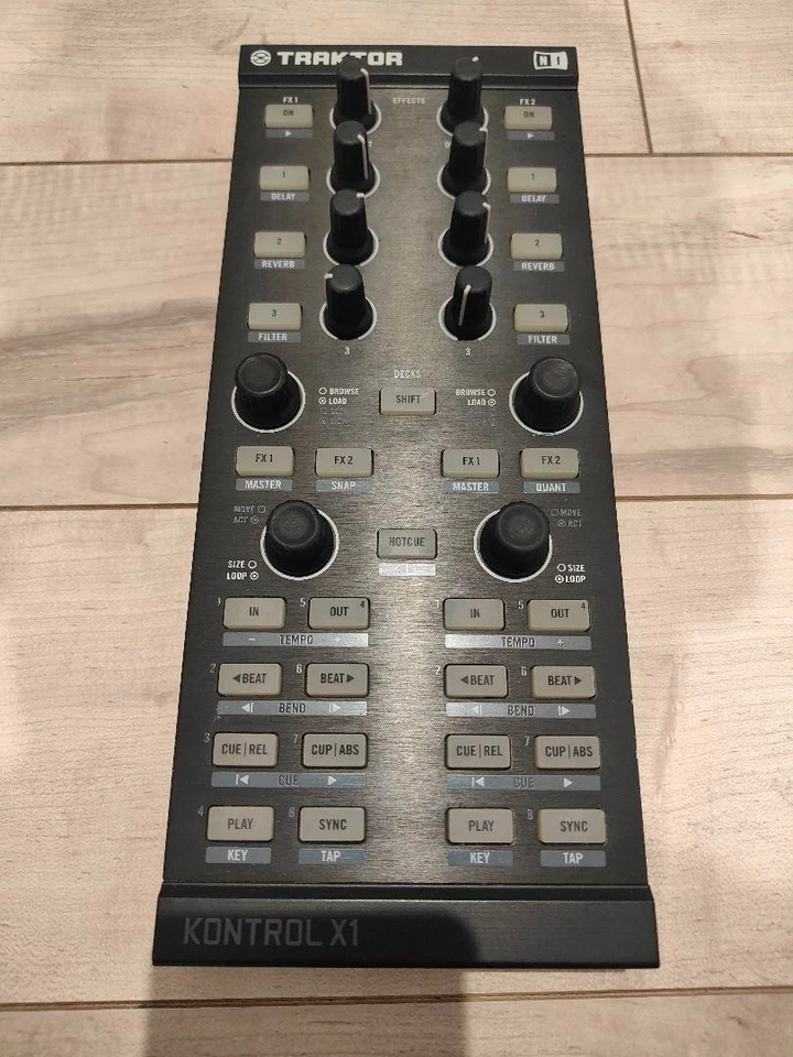 Native Instruments TRAKTOR KONTROL X1 DJ Controller Mixer Effektor Looper getestet - Bild 2 von 4