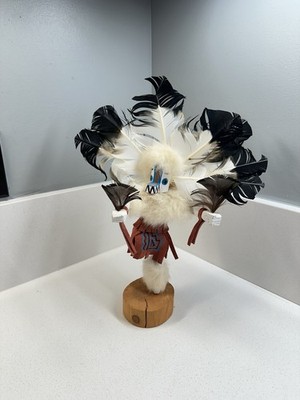 Signierte Federkopf Kachina Puppe Indianer Stil Holz Figur Volk