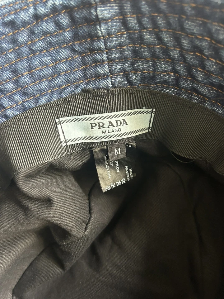 Sombrero cubo de mezclilla Prada usado Foto 2 de 3