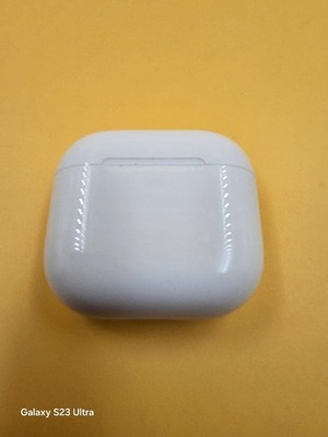 Apple AirPods (4. Gen./A3059) mit ANC   Ersatz-Ladecase/ Nur Case