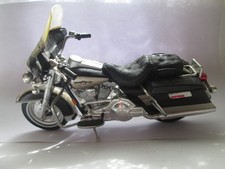 HARLEY DAVIDSON ELECTRA GLIDE  1-18 SCALE  MAISTO MOTORCYCLE MODEL