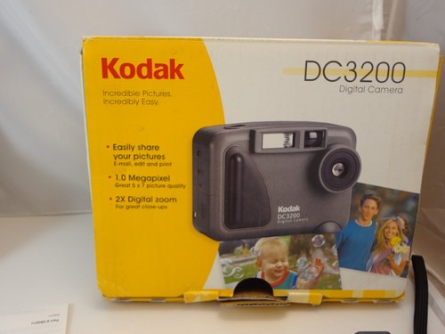 Kodak DC 3200 Digital Camera Mega Pixel - Gray - *** Broken Battery Door *** - Picture 3 of 11