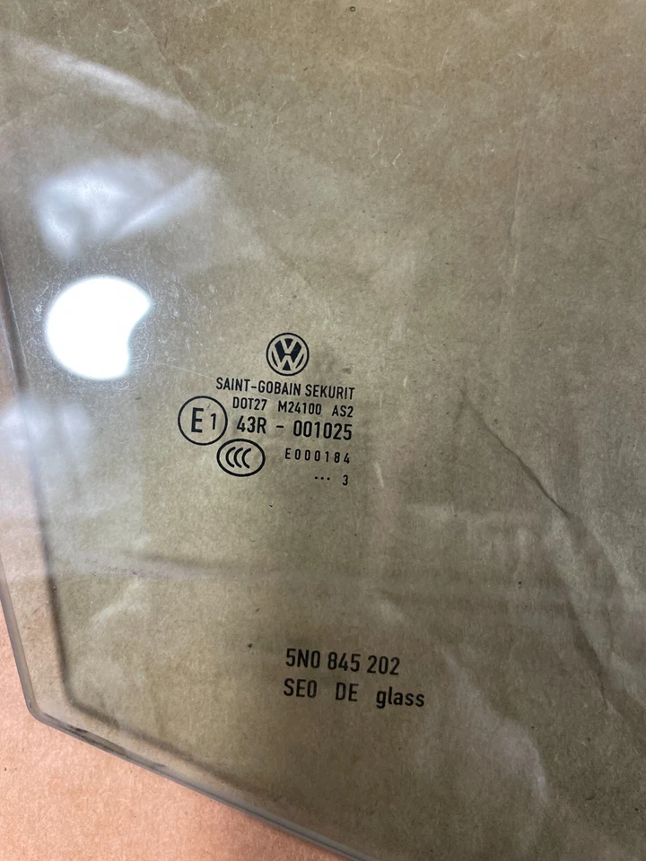 2009-2018 VOLKSWAGEN TIGUAN - FRONT RIGHT DOOR GLASS Green - 5N0845202 OEM . - Изображение 2 из 4
