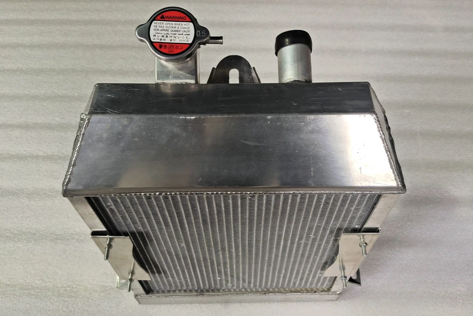 Radiador y ventilador eléctrico de aluminio Fit Morgan Plus 8 Eight +8 1968-2003 con montaje Foto 3 de 4