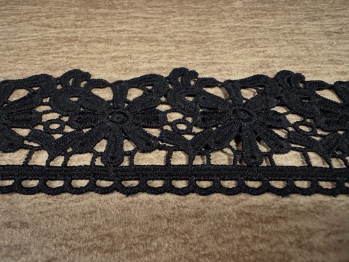 Cutwork Lace Edging Trim Fabric, Per Metre- Scalloped Selvedge - Black - Picture 3 of 3