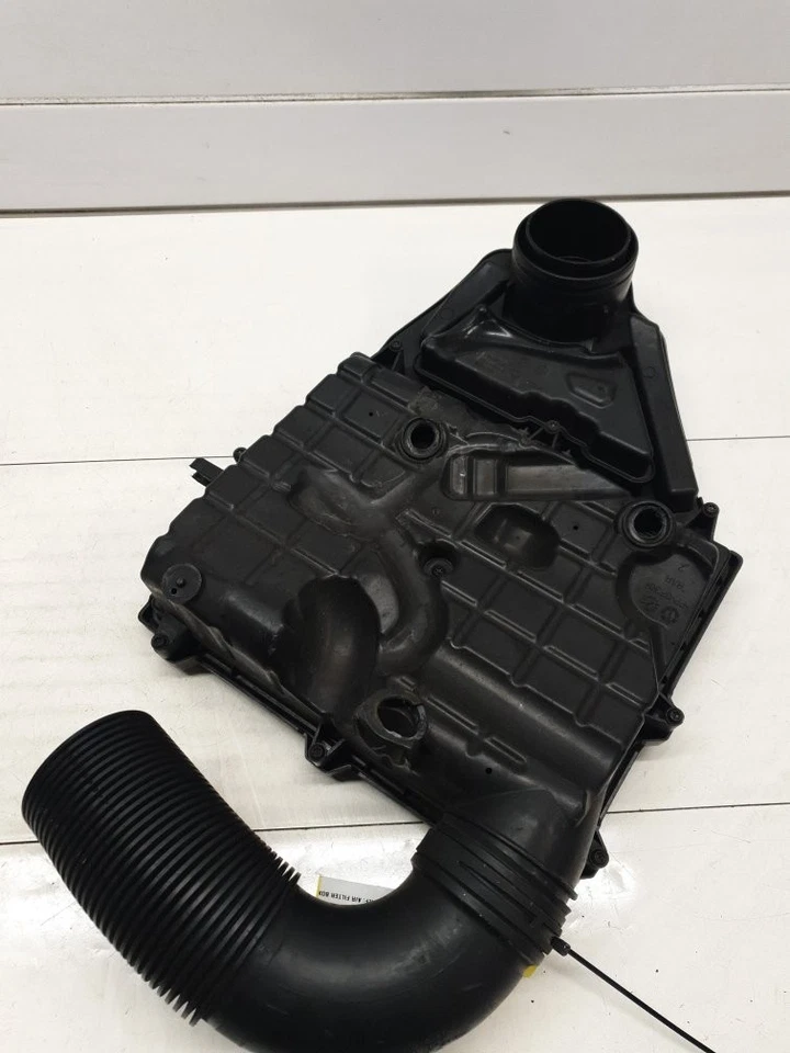 Seat Ibiza 2017-2023  AIR FILTER BOX/ENGINE COVER 04C129620A - Image 4 of 4