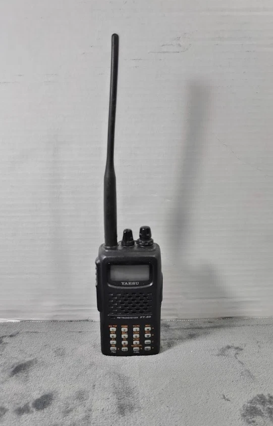 Yaesu FT-60R Dual Band Handheld Radio Transceiver - Image 3 of 4