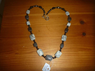 Howlith-Lava-Hämatit-Holz-Keramik-Kette, Grautöne-weiß-schwarz-silber - Bild 1 von 2