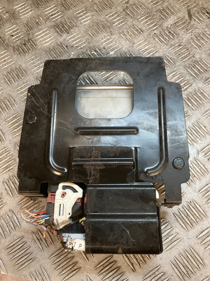 PEUGEOT 207 2011 1.4 EP3c Engine ECU 0261s06472 - Image 2 of 2