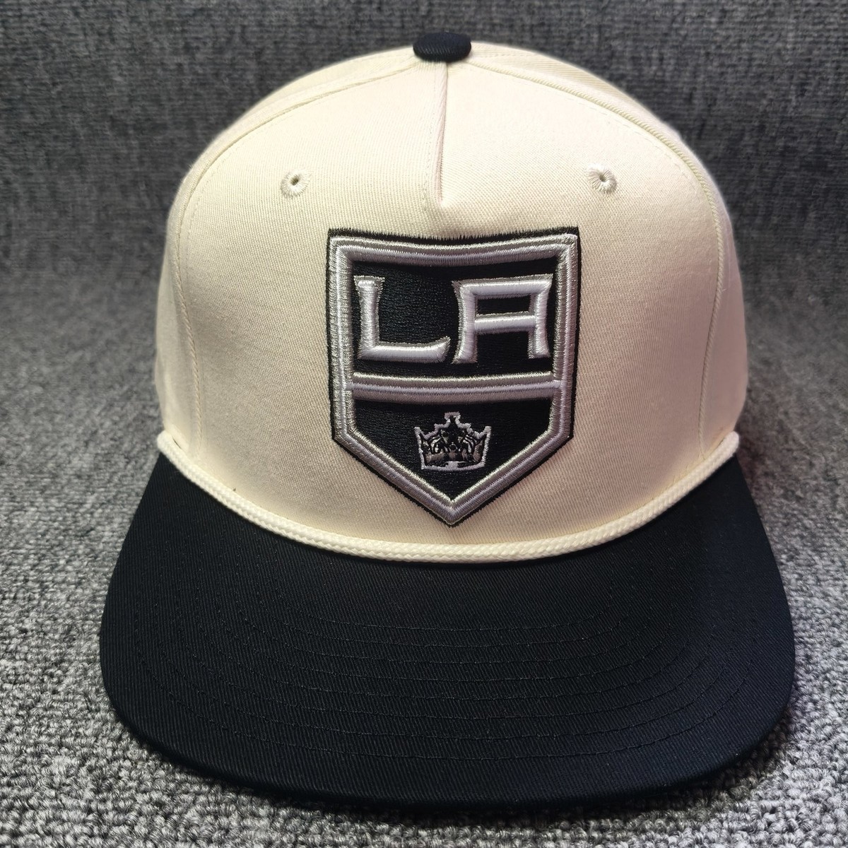 Mitchell & Ness Los Angeles Kings NHL Snapback Hat White Black Flat Brim
