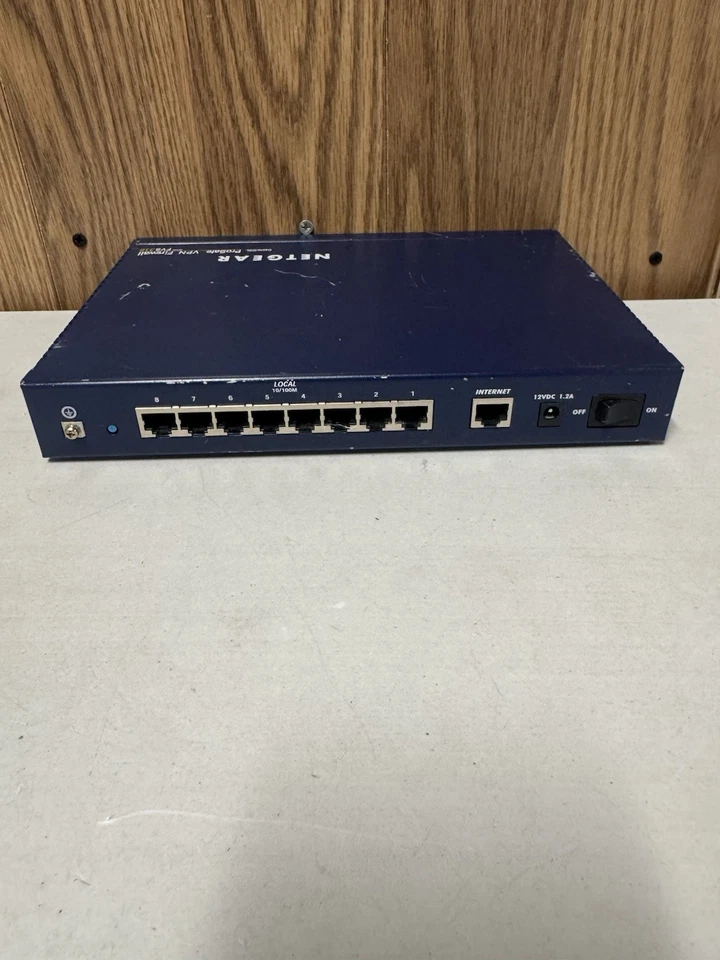 Firewall inalámbrico Gigabit 8 puertos NETGEAR VPN FVS318 ProSafe con fuente de alimentación Foto 2 de 3