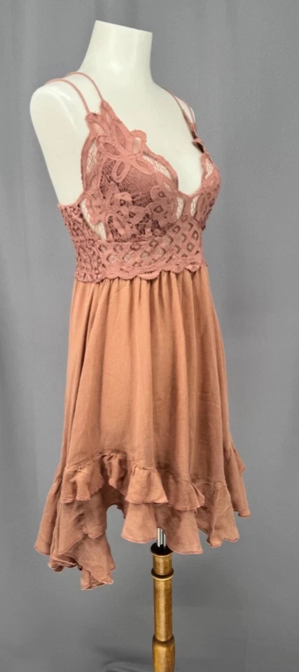 Vestido Free People Feminino Grande Rosa empoeirada Adella Renda Chinelo Crochê Boho Coquete - Imagem 2 de 4