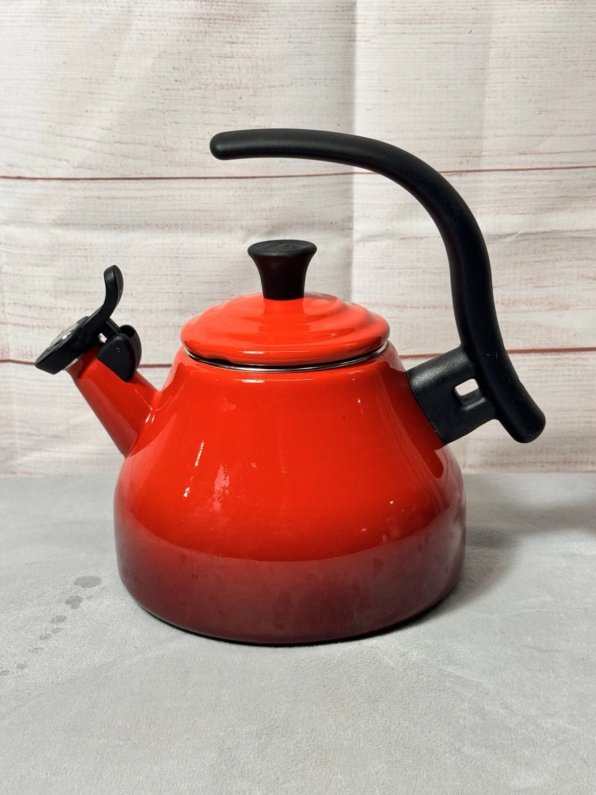 Le Creuset Chrysenth Red Ombré Whistling Tea Kettle 1.6 Qt/1.5 L