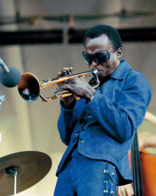MILES DAVIS - 8''X10'' PHOTOGRAPH