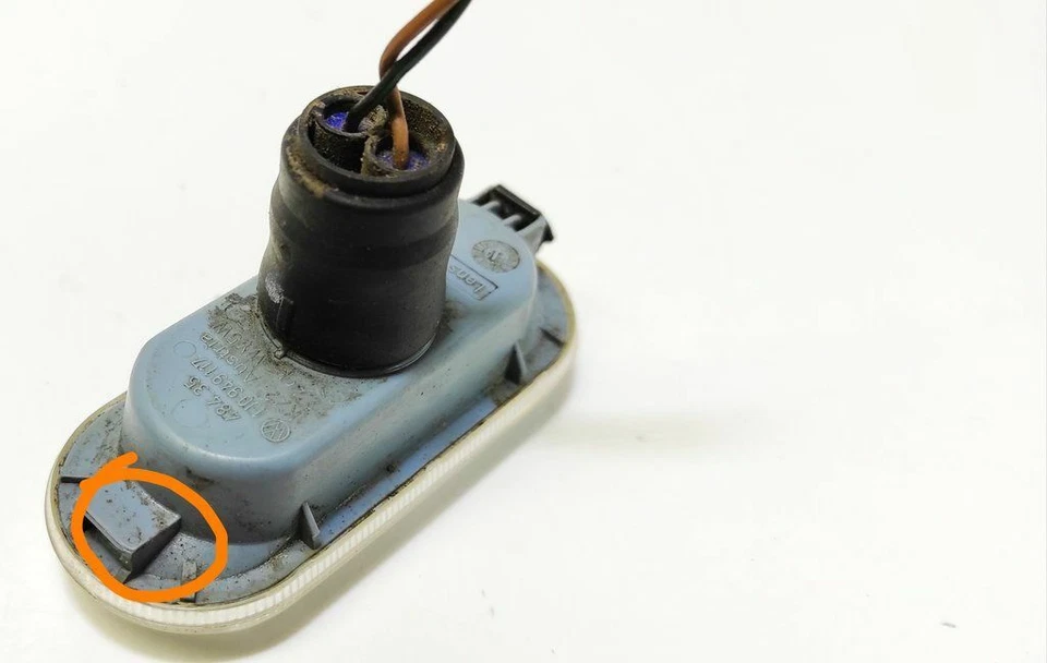 Volkswagen Golf IV 1999 Seitenblinker 1J0949117 UST42753 - Изображение 2 из 3