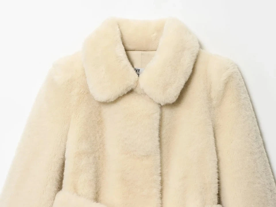 Elegante abrigo corto de piel vegana con cinturón suave chaqueta de solapa de invierno cálida de lujo para mujer Foto 3 de 4