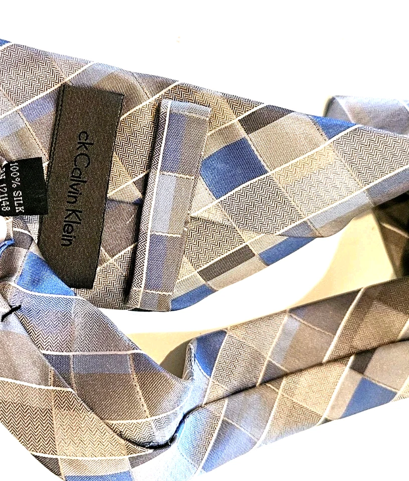 Corbata Calvin Klein 100 % pura seda Foto 2 de 2