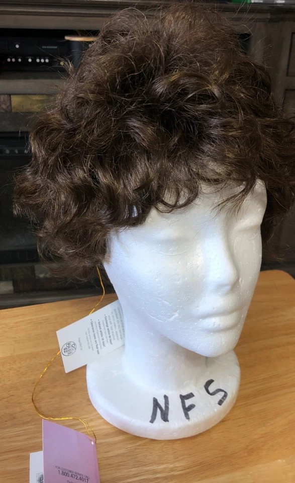 Peluca sintética rizada marrón corta Paula Young Cassidy color 8 capas peludo La Foto 3 de 4