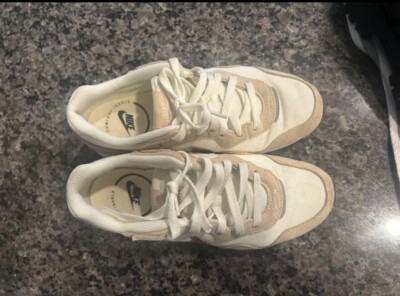 nike venture runner coconut milk