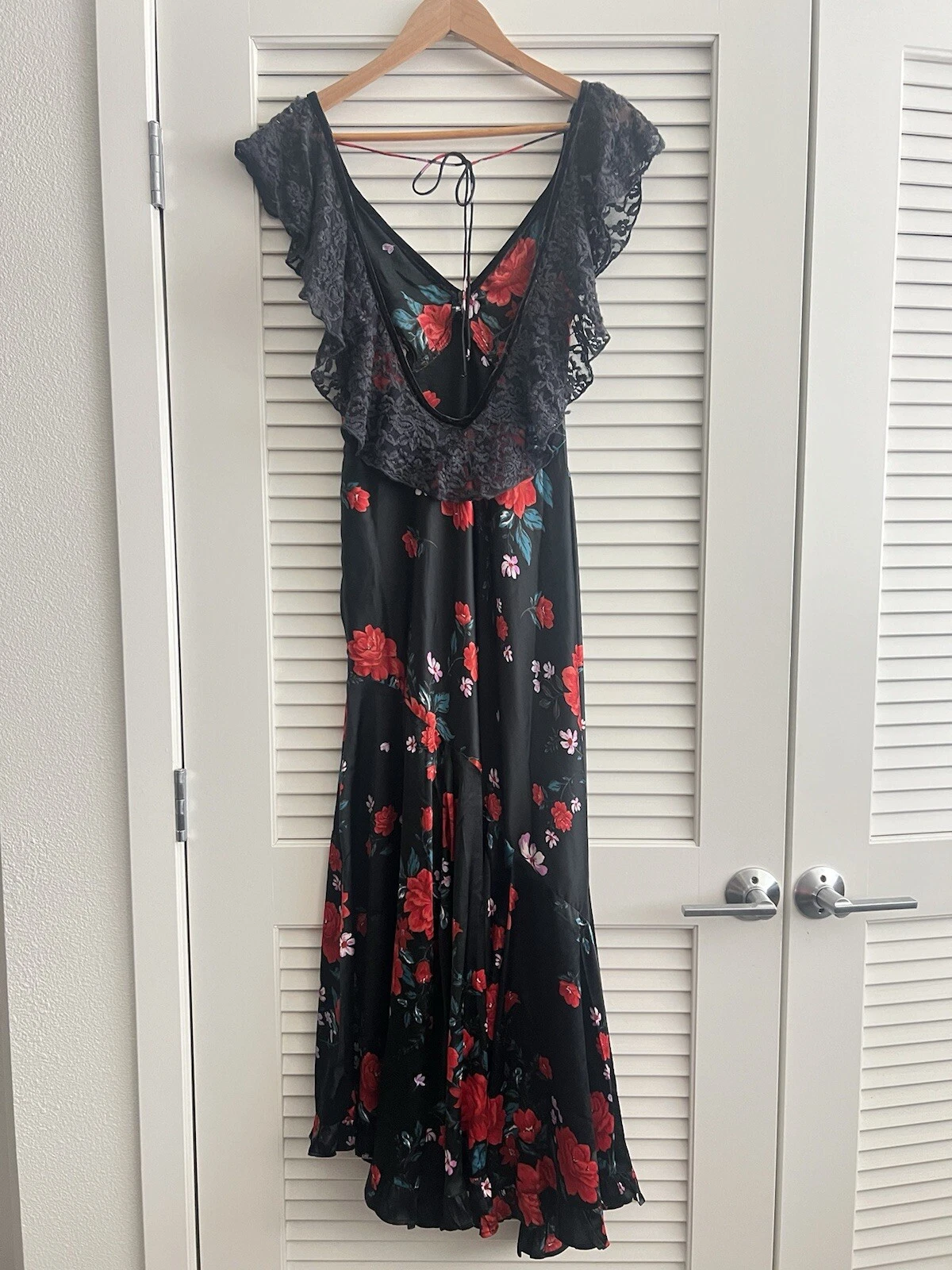 VALENTINO Abito asimmetrico nero rosso rosa velluto volant manica cravatta schiena fata capriccioso