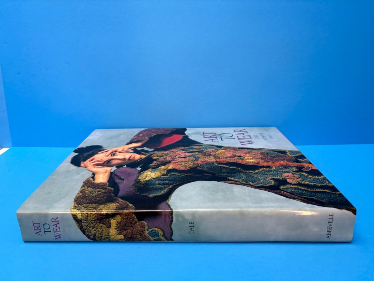 Brand New: ART TO WEAR Hardback Book JULIE SCHAFLER DALE