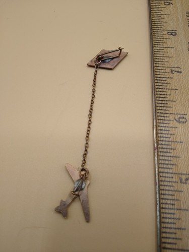 mall Souvenir New York Pin With Attached Airplane - Picture 2 of 2