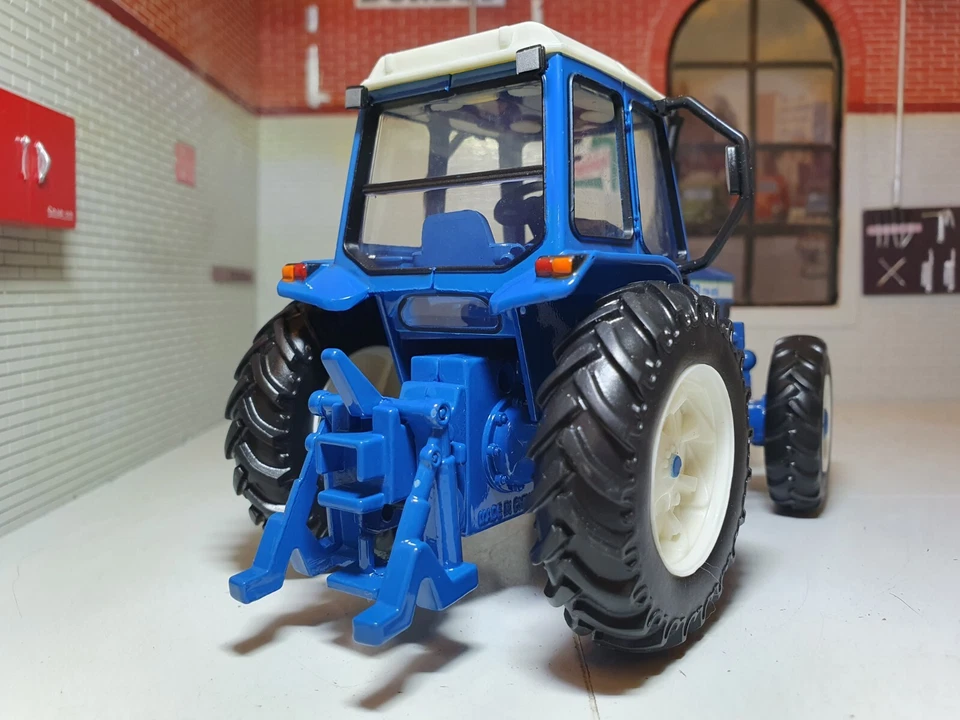 1:32 Ford TW20 Tractor Britains 4WD 1979 Scale Model Diecast 43322 New Boxed - Image 3 of 4