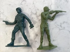 (2) Vintage Plastic US Soldiers - (1) Dark Grey Tim Mee, (1) Green Recast